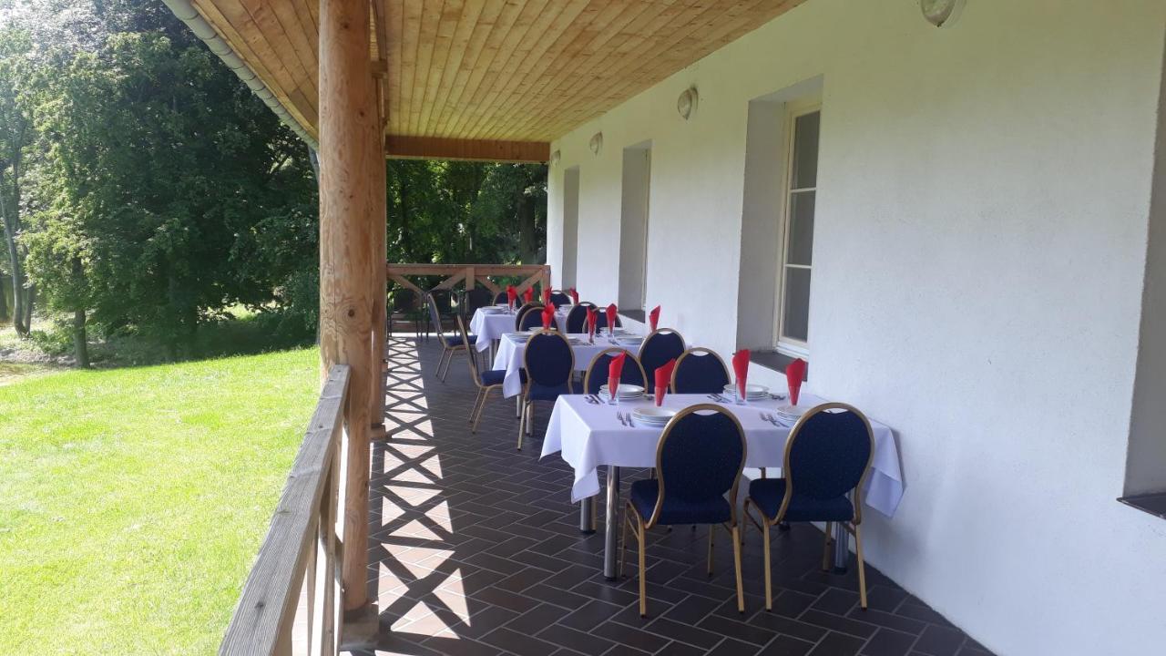 Dwor Strzyzew Bed & Breakfast Zelazowa Wola Luaran gambar