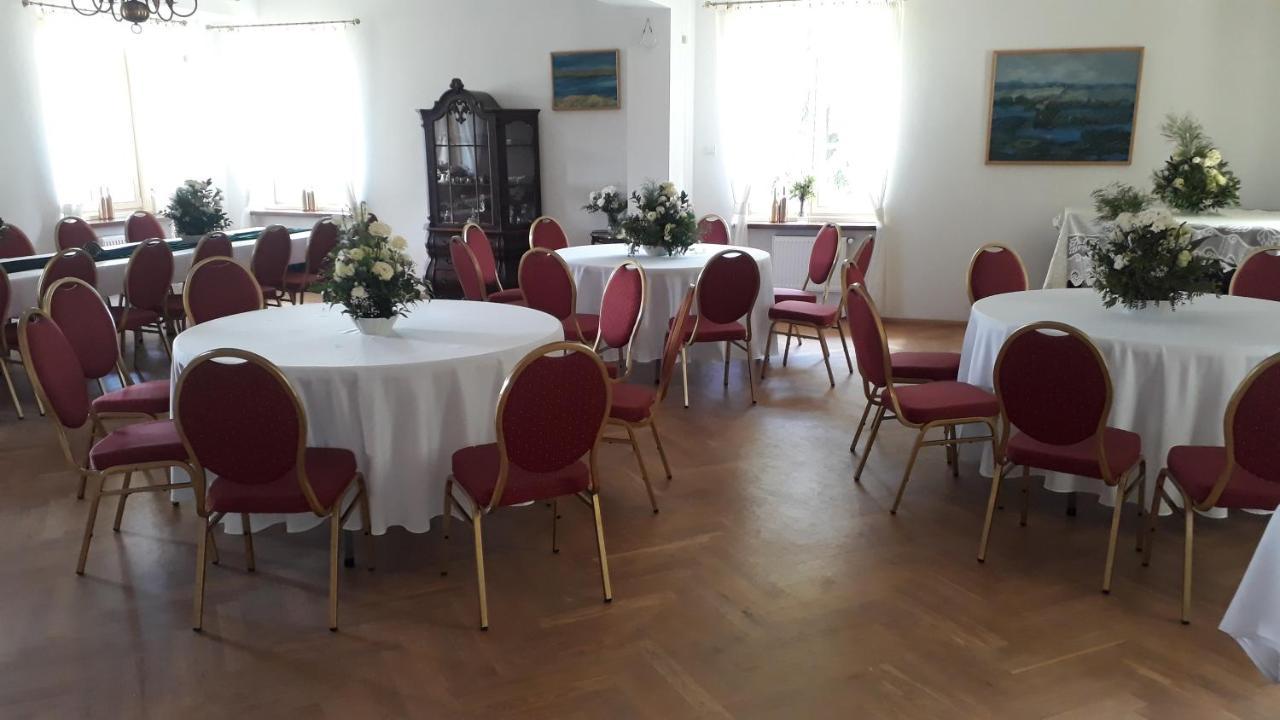 Dwor Strzyzew Bed & Breakfast Zelazowa Wola Luaran gambar