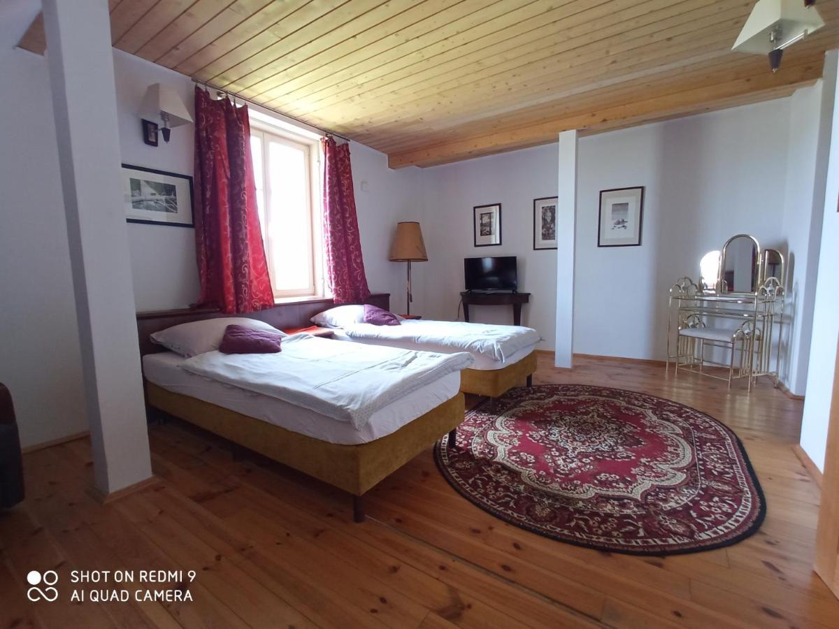 Dwor Strzyzew Bed & Breakfast Zelazowa Wola Luaran gambar