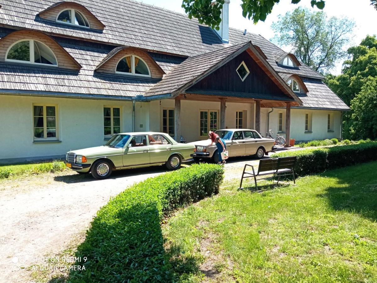 Dwor Strzyzew Bed & Breakfast Zelazowa Wola Luaran gambar