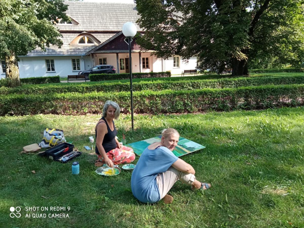 Dwor Strzyzew Bed & Breakfast Zelazowa Wola Luaran gambar