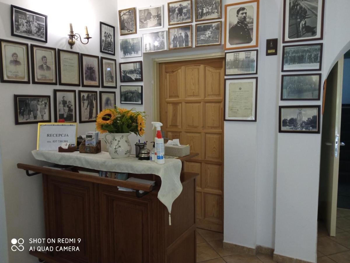Dwor Strzyzew Bed & Breakfast Zelazowa Wola Luaran gambar