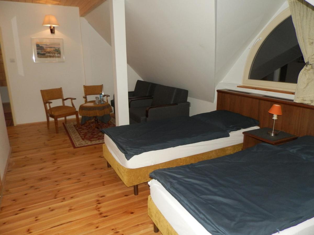 Dwor Strzyzew Bed & Breakfast Zelazowa Wola Luaran gambar