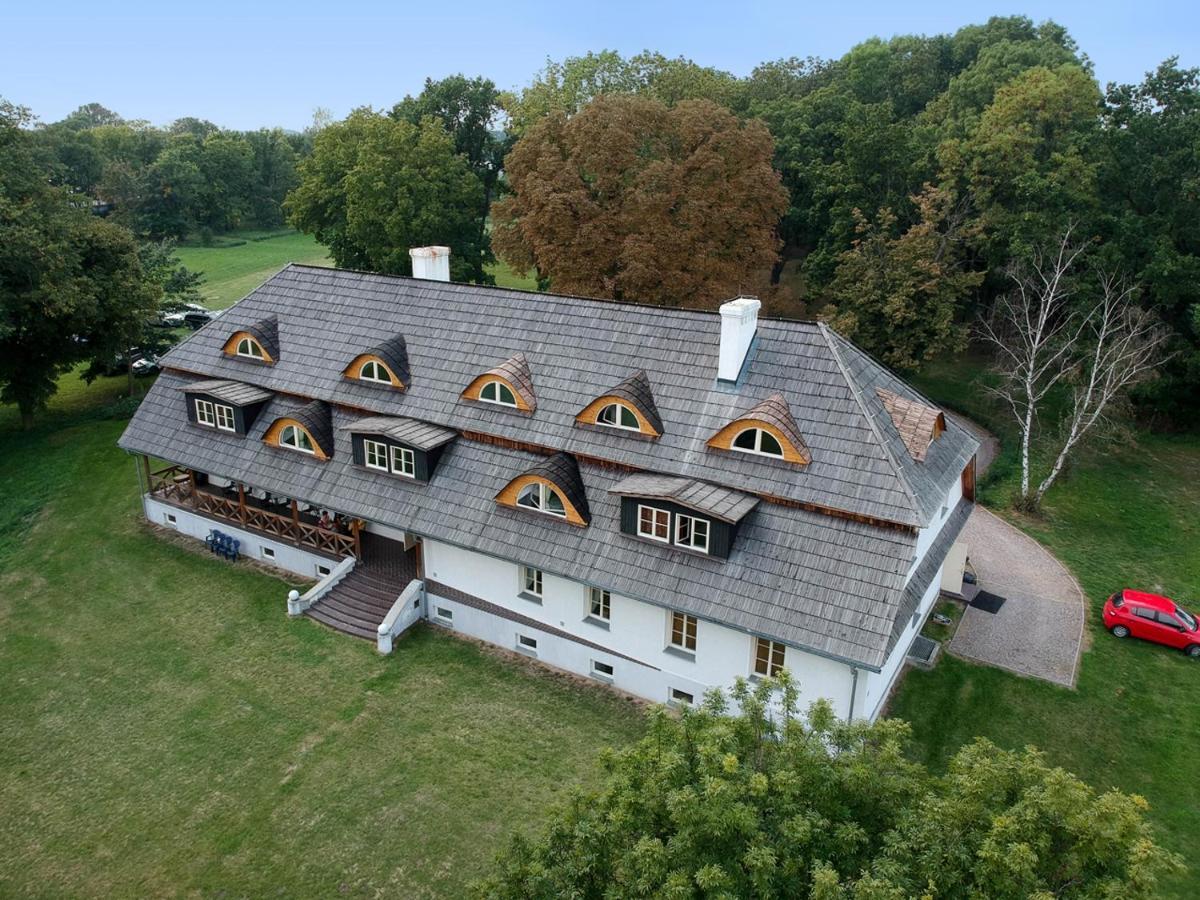 Dwor Strzyzew Bed & Breakfast Zelazowa Wola Luaran gambar