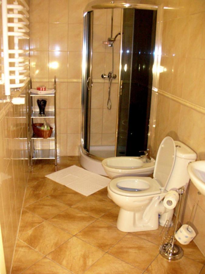 Dwor Strzyzew Bed & Breakfast Zelazowa Wola Luaran gambar